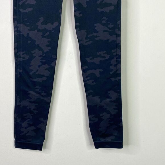 New SPANX Look At Me Now Seamless Camo Leggings Women's Size Medium - Picture 5 of 7